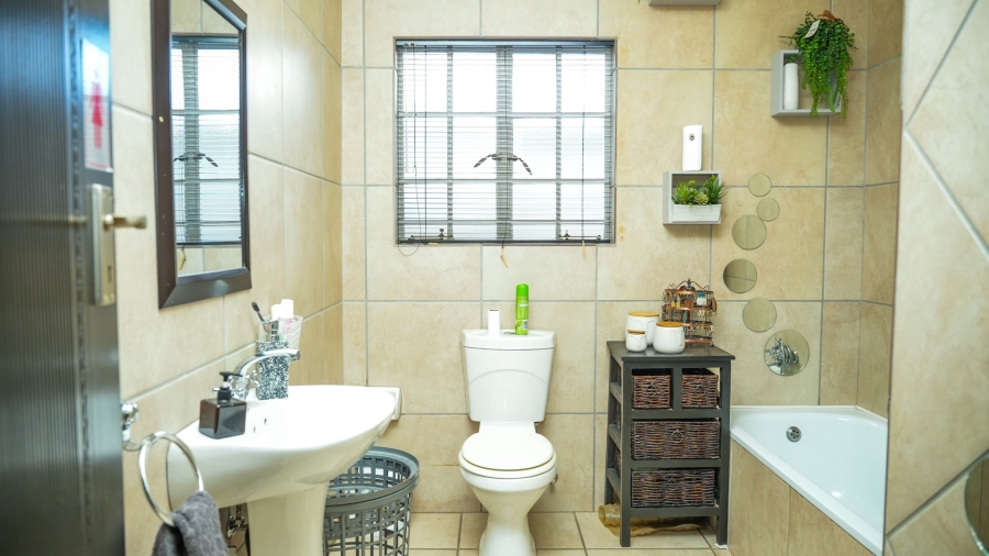 2 Bedroom Property for Sale in Flamwood North West